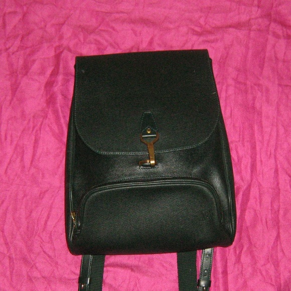 Louis Vuitton - Picture 1 of 8